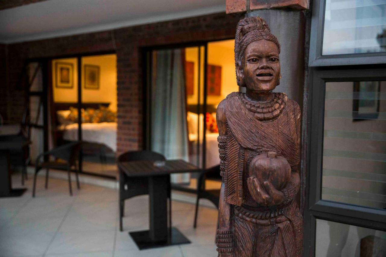 Palmwood Guesthouse อมันซิมโทที ภายนอก รูปภาพ